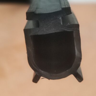 Goma protección bajo puertas persiana